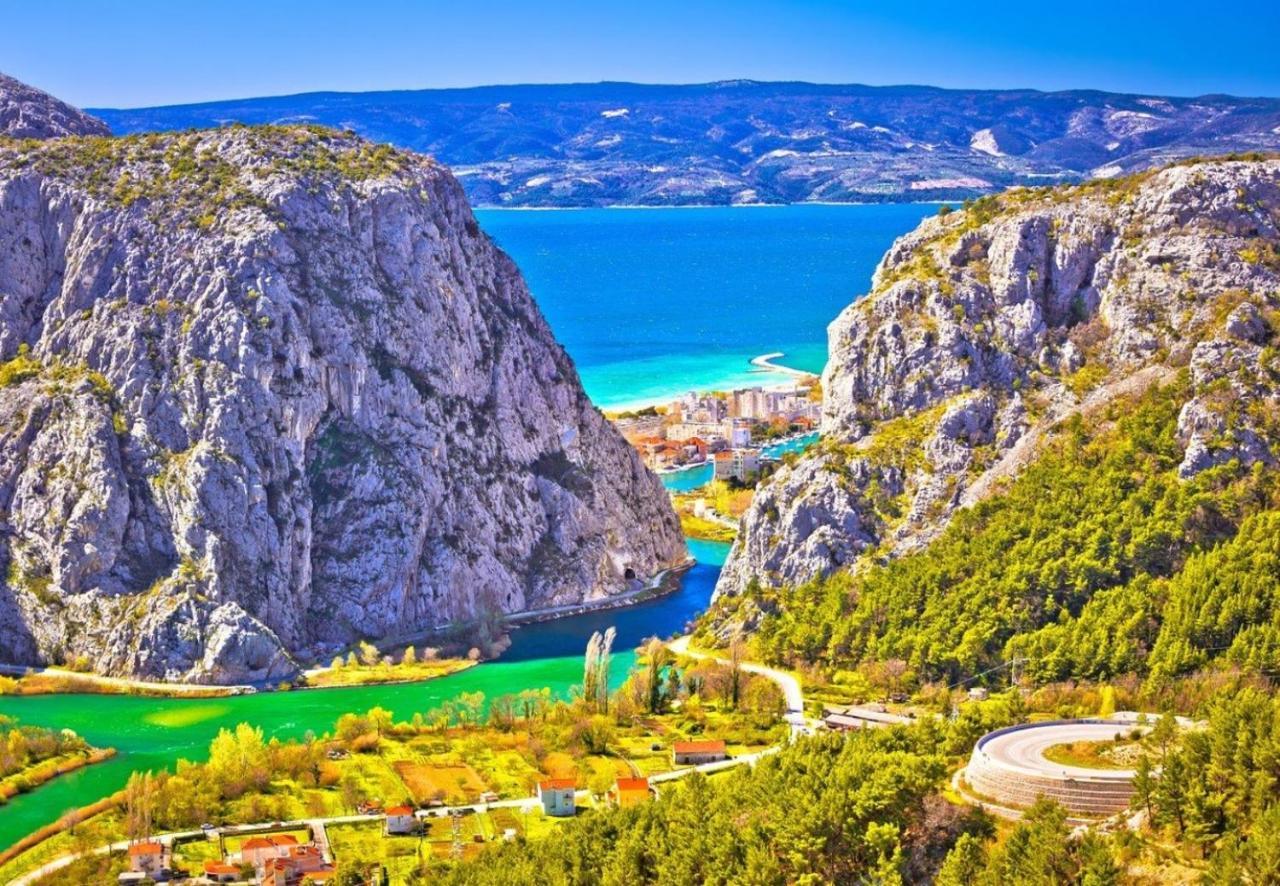 Downtown Deluxe Omiš Exterior foto