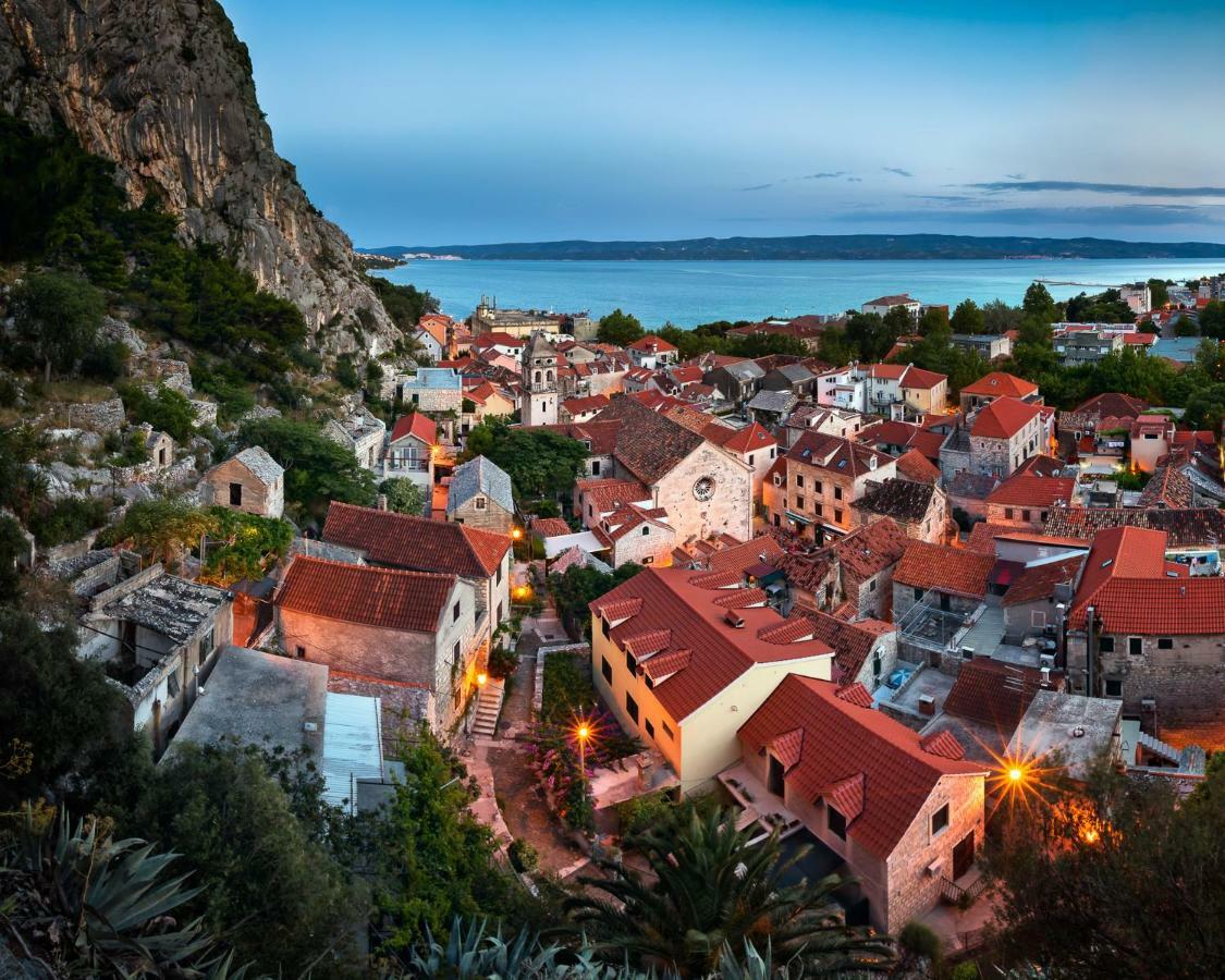 Downtown Deluxe Omiš Exterior foto